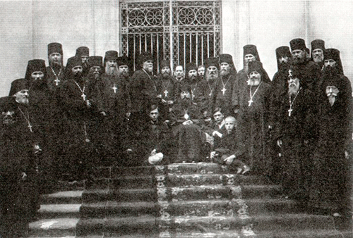 Братия Александро-Невской Лавры. Второй справа в первом ряду – иеросхимонах Серафим, в центре – епископ Григорий (Лебедев). 25 июня 1928 г.