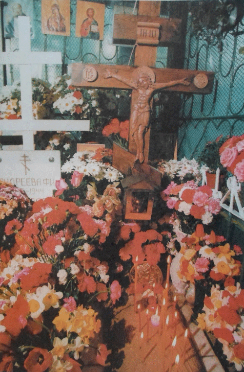 Могила блаженной старицы Матроны на Даниловском кладбище