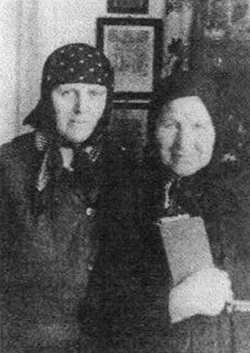 Монахиня Фаина (справа) с ближайшей ученицей Евдокией.
