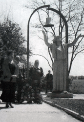 Памятник жертвам фашизма у села Бутово