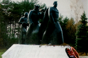 Памятник партизанам на въезде в пос. Пржевальское