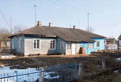 Притчтовый дом, построенный иереем Константином Ждановым в Шарковщине. Фото 2011 года.