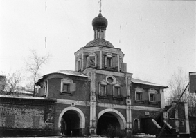 Святые ворота Зачатьевского монастыря