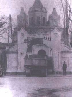 Святые врата Свято-Скорбященской обители, разрушенные в ночь с 27 на 28 апреля 1985 г.